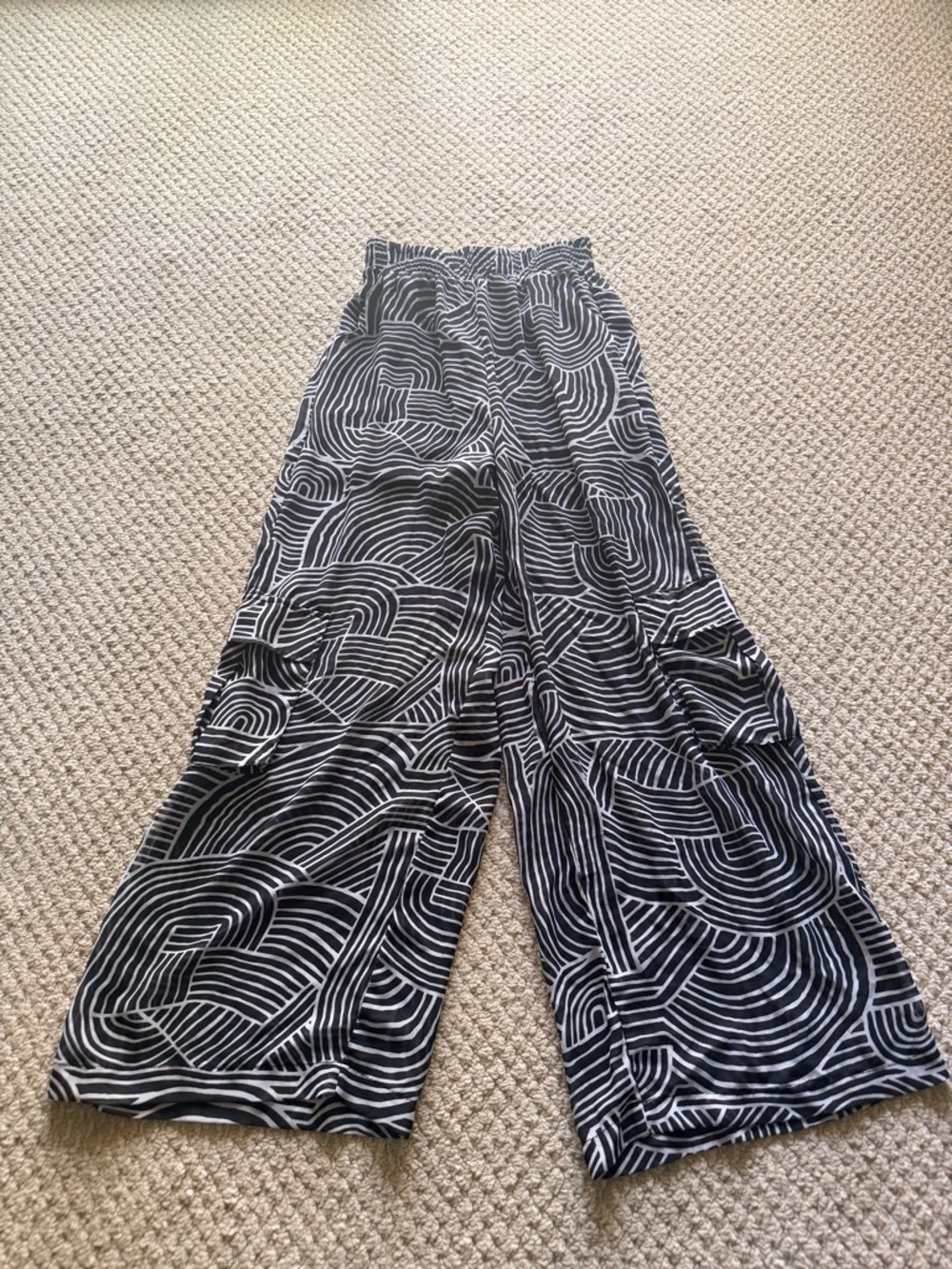 AKIRA Never Ending Hills Wide Leg Cargo Pants SIZE: SMALL - Picture 8 of 15